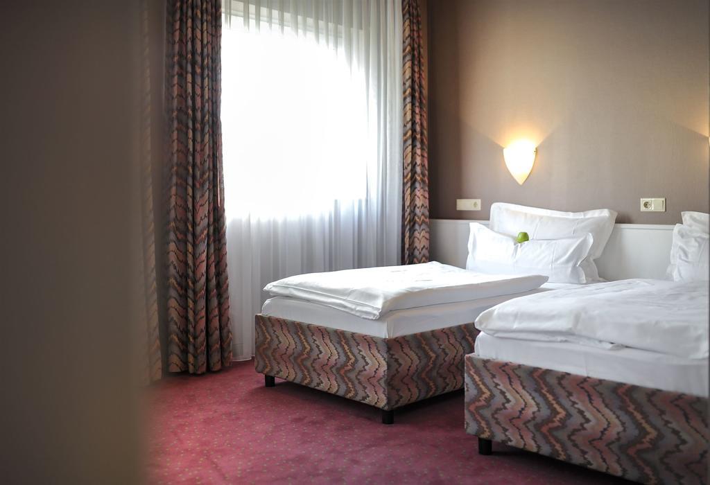 Airport Hotel By The New Yorker Köln Eksteriør billede