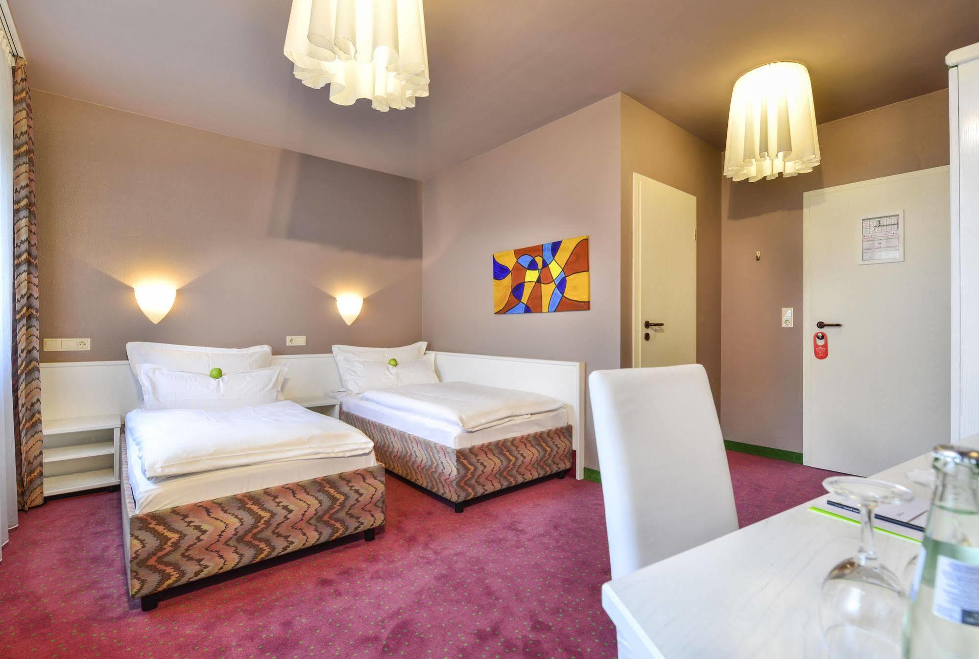 Airport Hotel By The New Yorker Köln Eksteriør billede