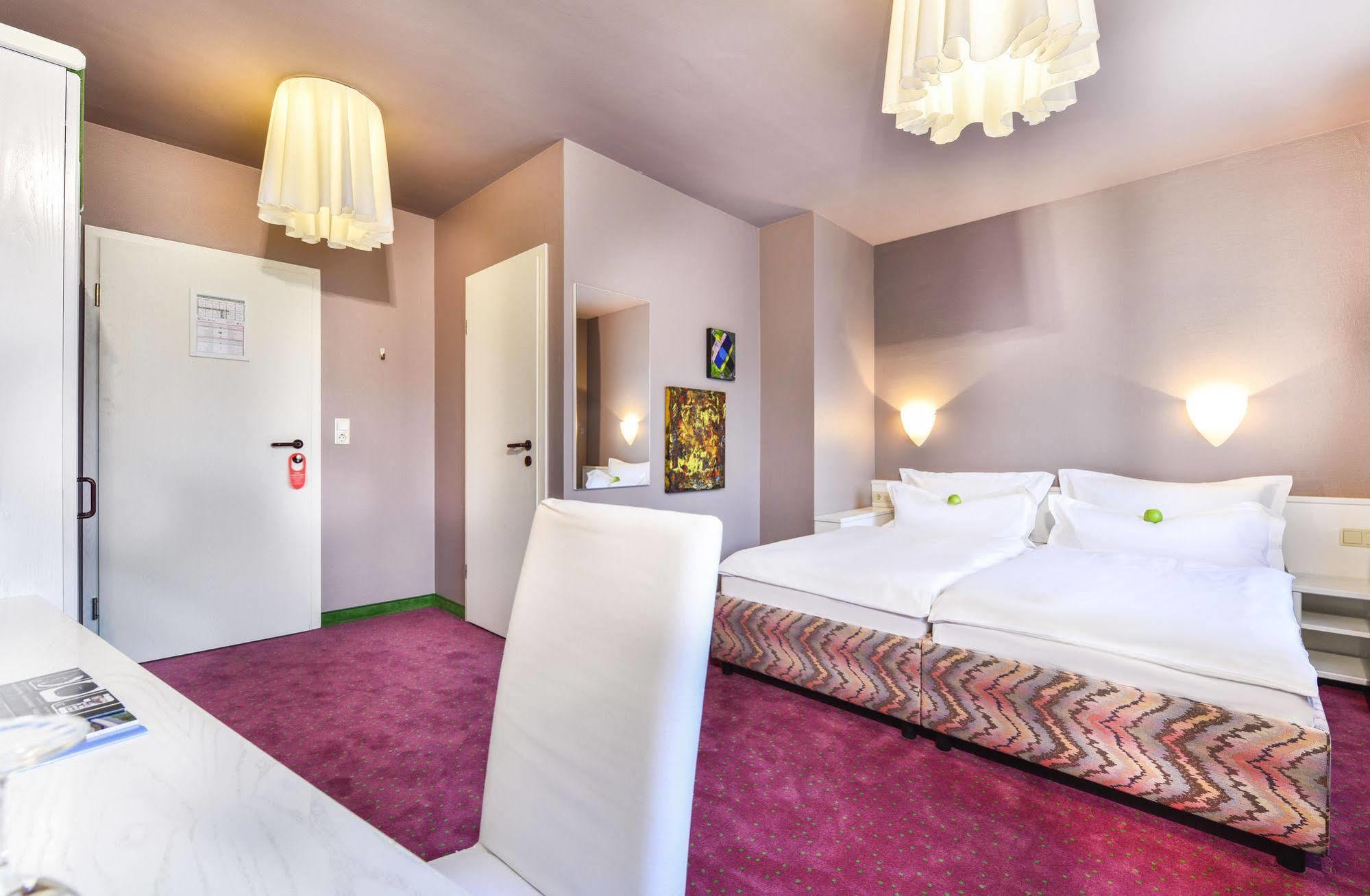 Airport Hotel By The New Yorker Köln Eksteriør billede