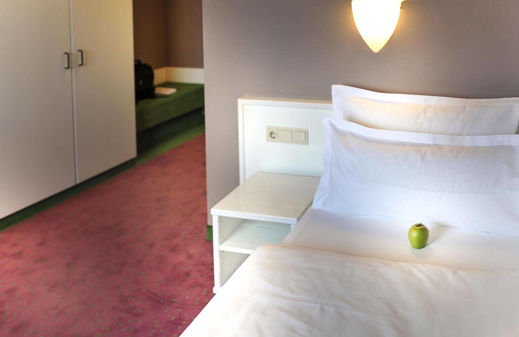 Airport Hotel By The New Yorker Köln Eksteriør billede