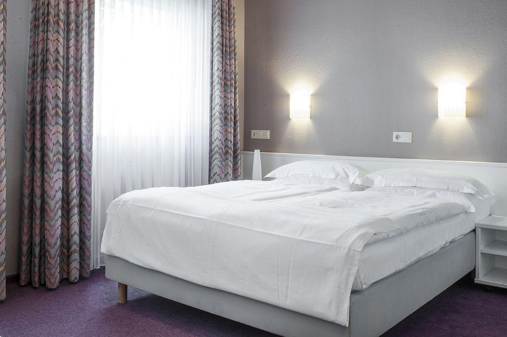 Airport Hotel By The New Yorker Köln Eksteriør billede